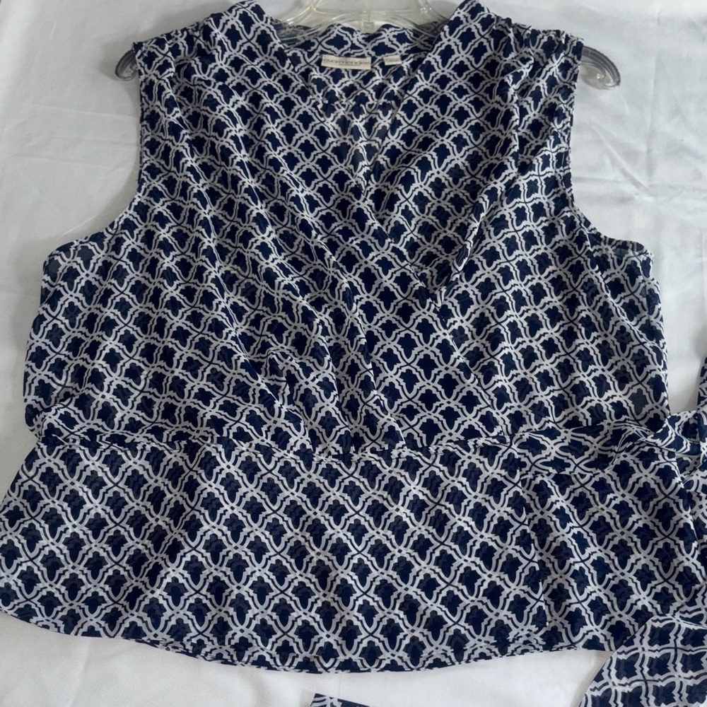Eva Mendes Chic Navy Patterned Women's Blouse
Size XL